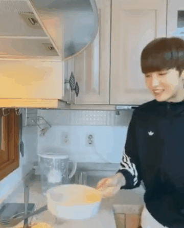 안녕하세요 업텐션 독방에서 왔습니다 (큰방문을 힘차게 열며) | 인스티즈