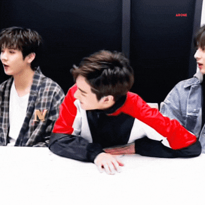 뉴이스트 곽아론 어디 나오기만 하면 얼굴로 인기글 오르는 거 웃겨 | 인스티즈