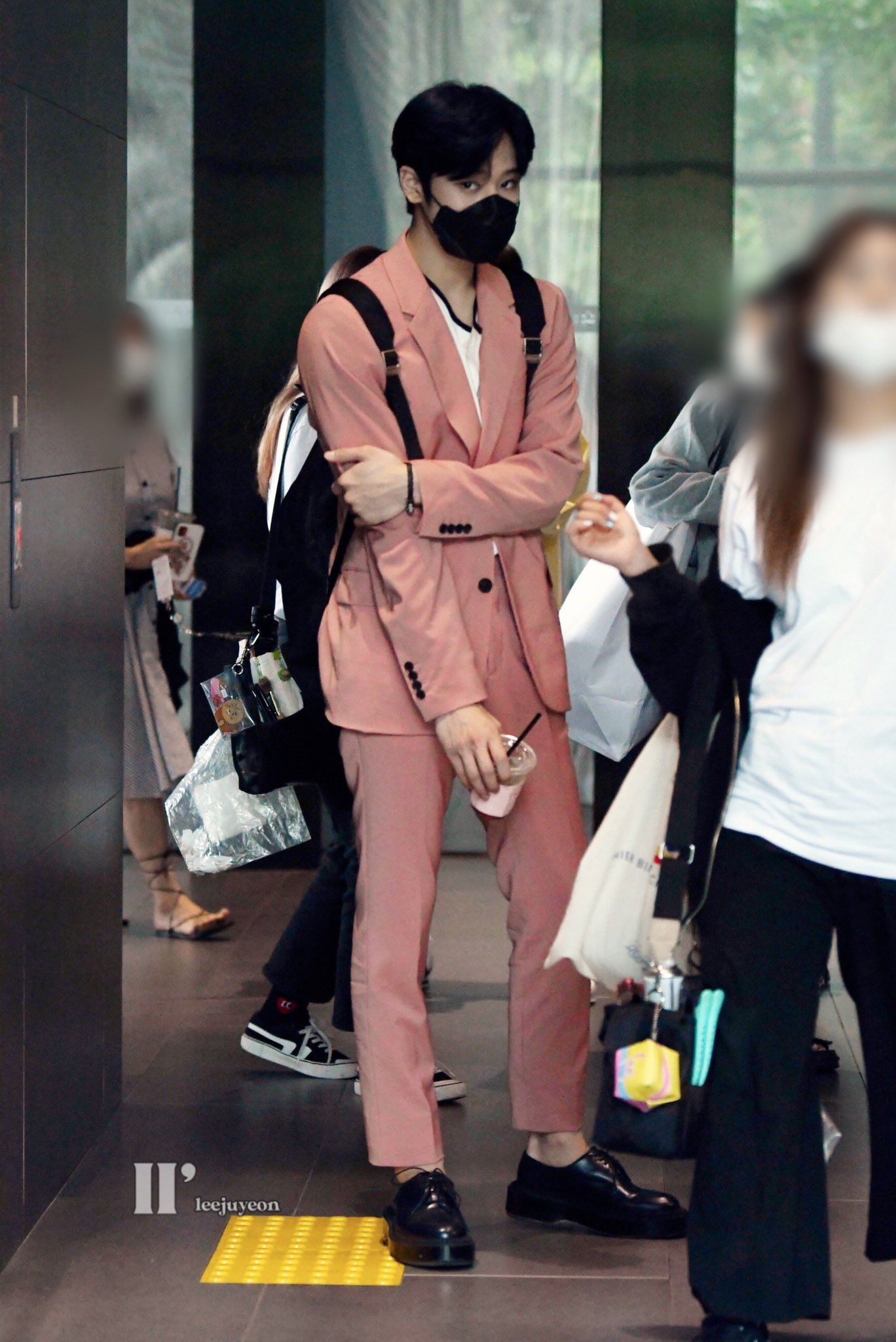 원래 음료컵이 이렇게 작았나...??? | 인스티즈