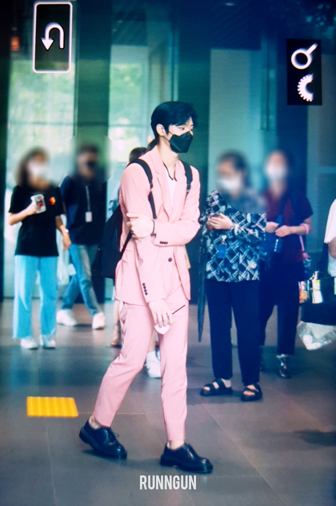 더보이즈 주연 가방 한개밖에 없음.. | 인스티즈