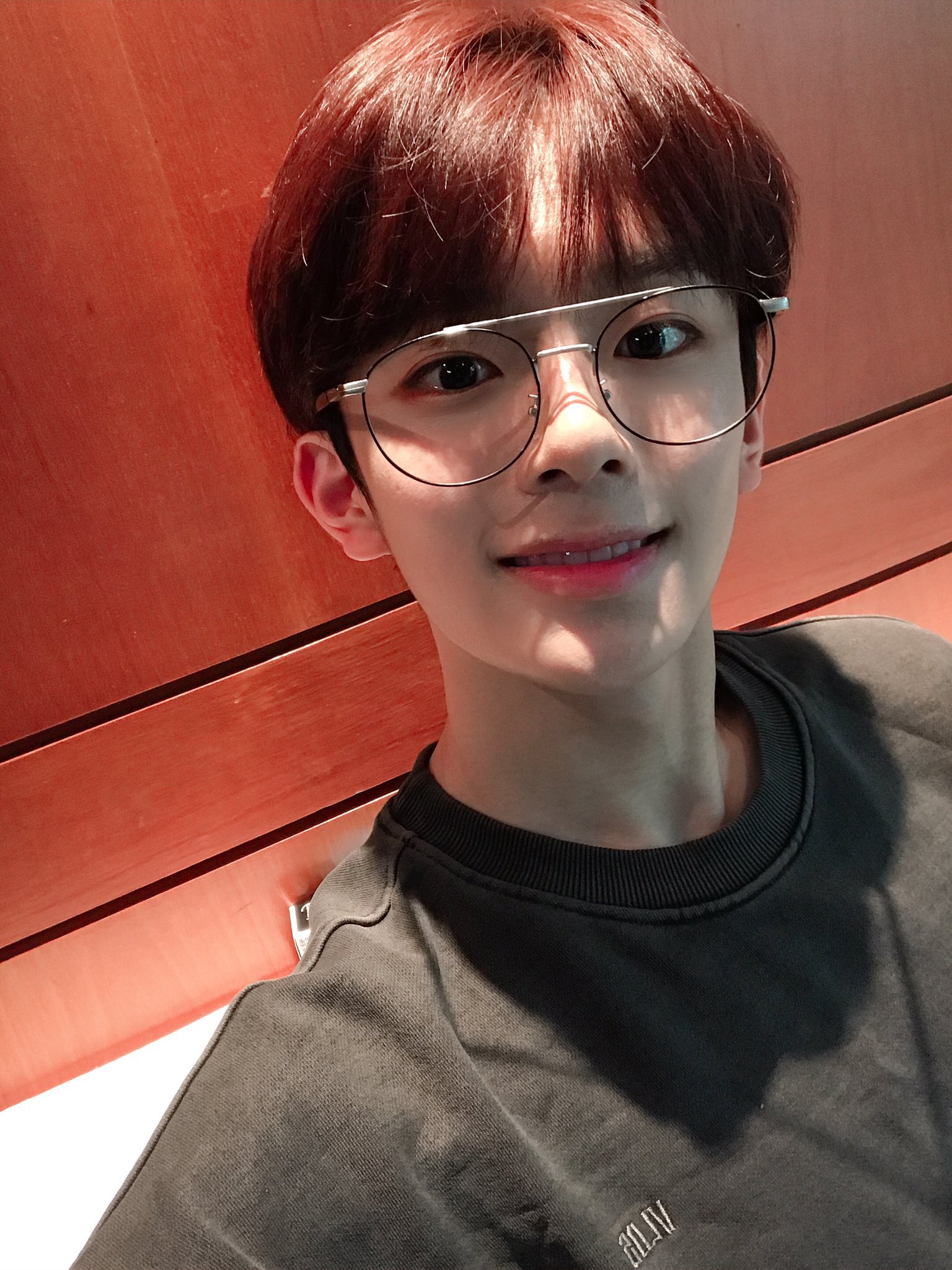 안경와기 보면서 힘내야지✊🏻 | 인스티즈