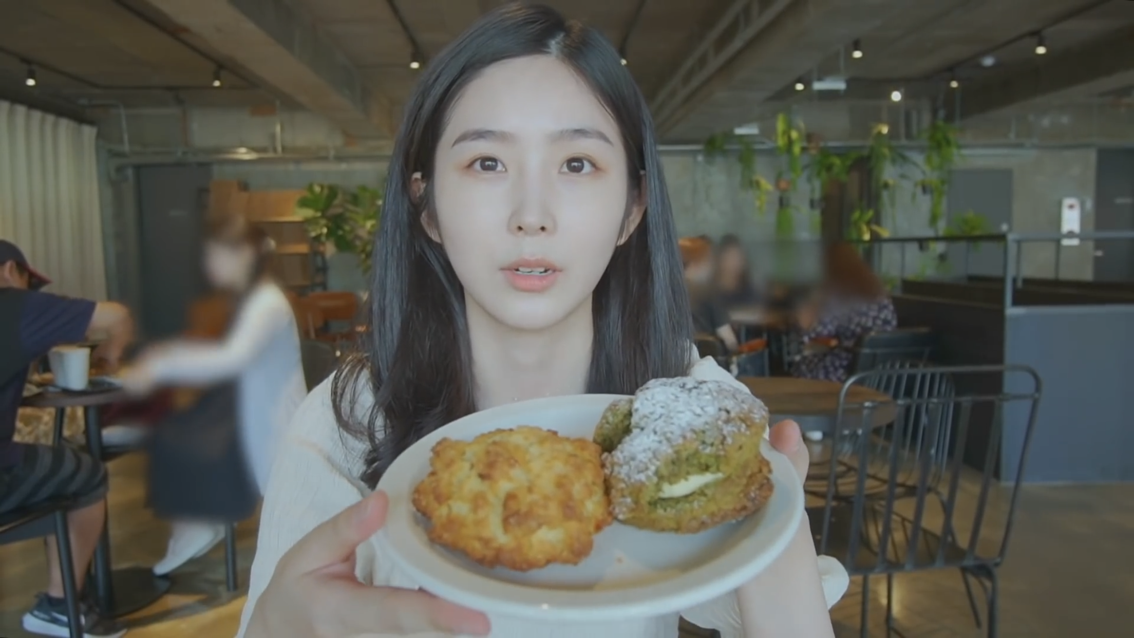 박지현 진짜 어떻게 이렇게 생겼지 | 인스티즈