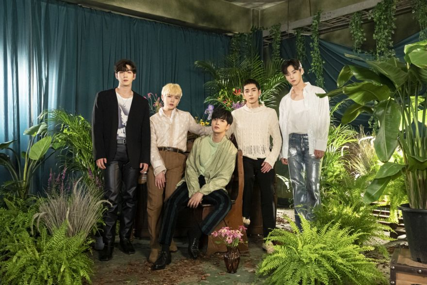 뉴이스트 일본공계사진 전신버전 | 인스티즈