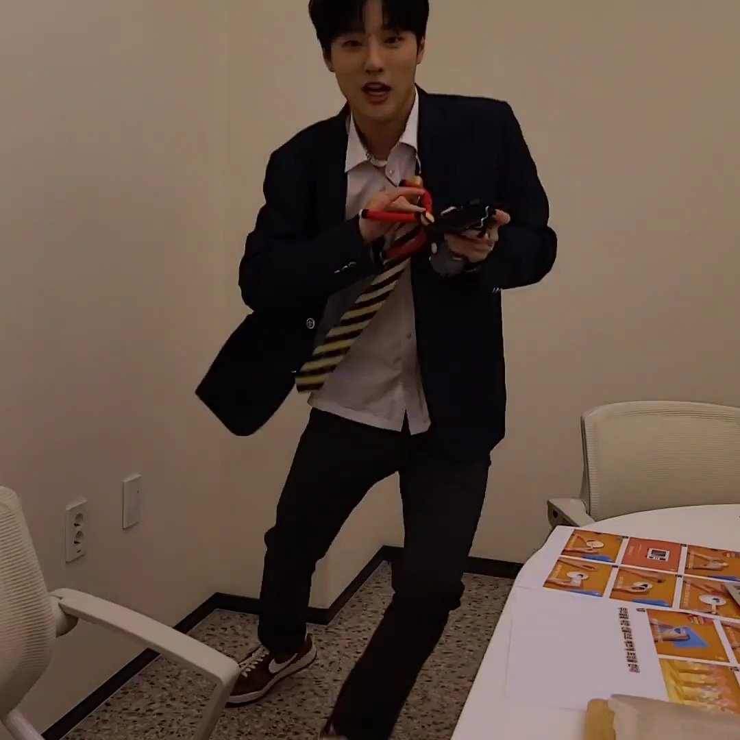 교복입은거 진짜 3학년 인기핵많은 오빠같아 ㅠㅠ | 인스티즈