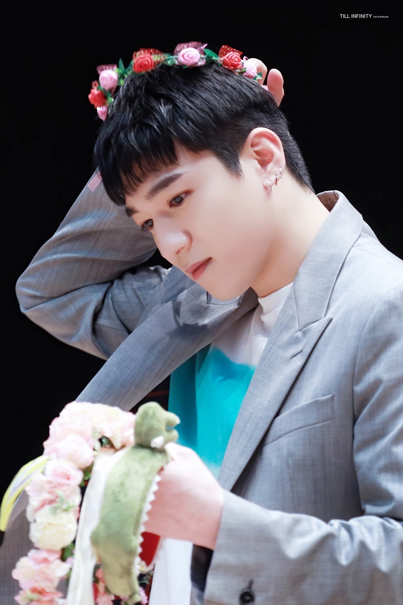 소속사가 너무 단정해 보인다고 피어싱 뚫어보라고 제안한 남돌 | 인스티즈