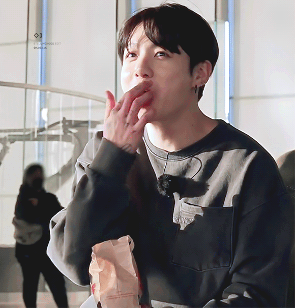 난 정국이 뭐 먹는거만 보면 귀여워서 미쳐버릴것같애 | 인스티즈