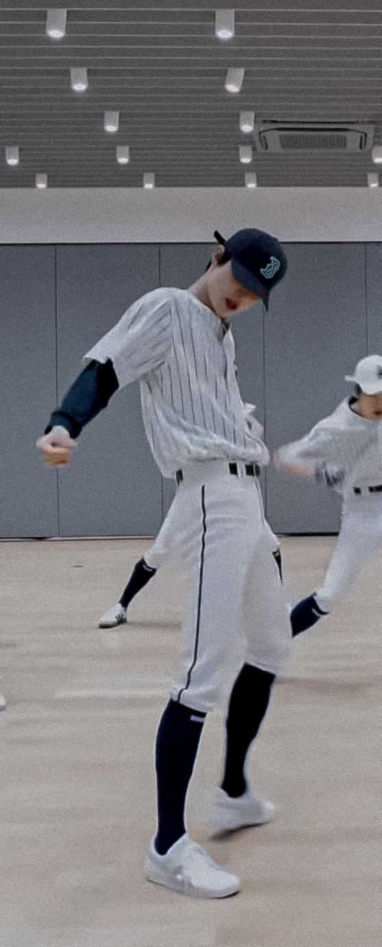 정우 뭔가 이런 옷 잘 어울려 | 인스티즈