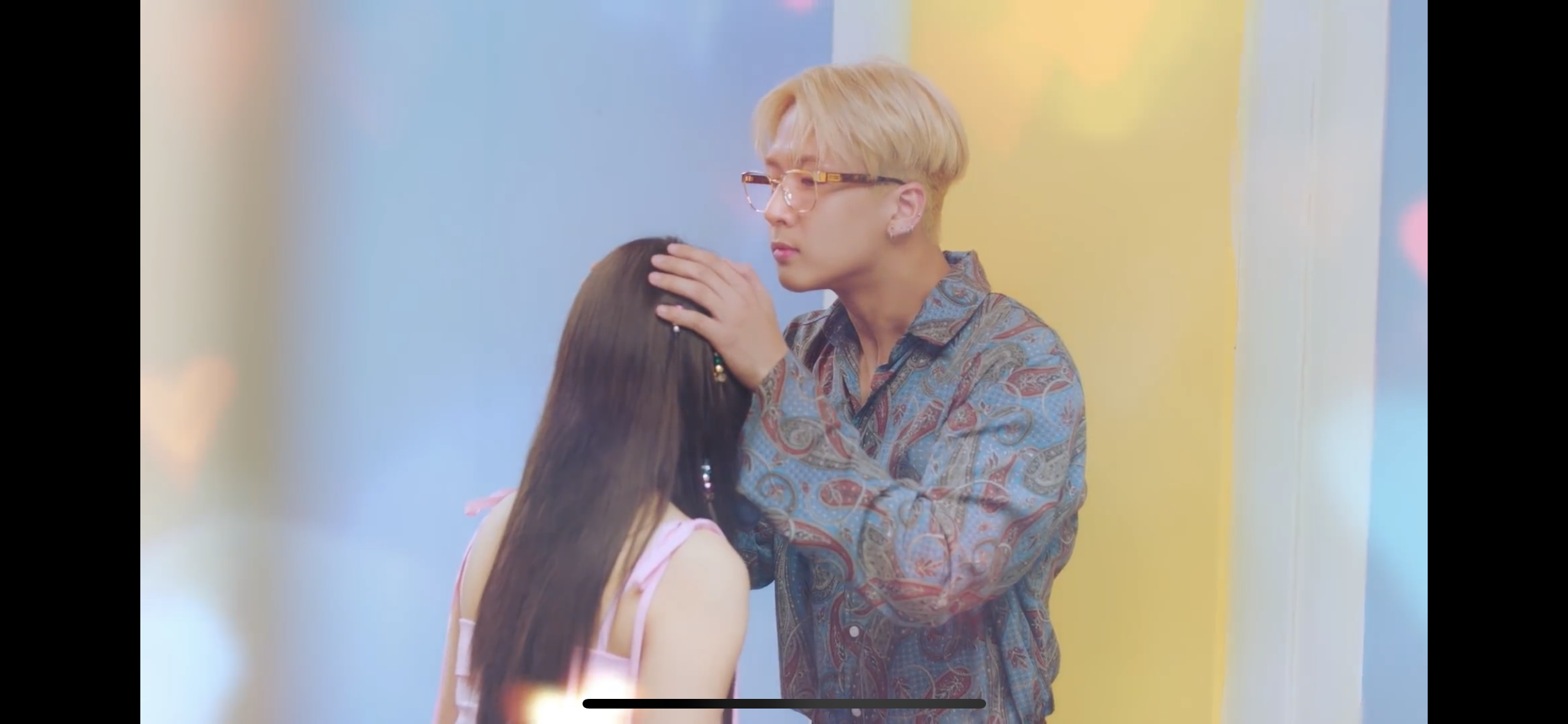 이거 라비가 예리 뿌염 잘 됐나 봐주는건가 다정하네 | 인스티즈