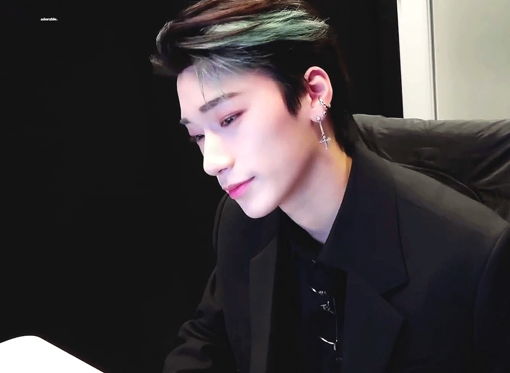 취향...은 모르겠고 갤러리에 저장된 남돌들 짤 하나씩 | 인스티즈