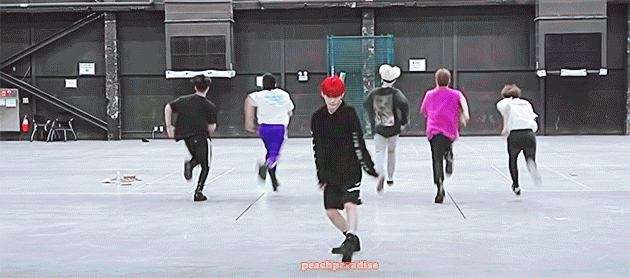 아 나 온앤오프 신세계 마지막에 우린 간다 신세계로 할 때 노려보고 뛰어가는거 개좋아함 | 인스티즈