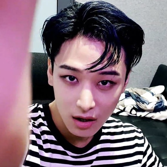 불만 있는 거 아니고 댓글 읽는 거예요 | 인스티즈