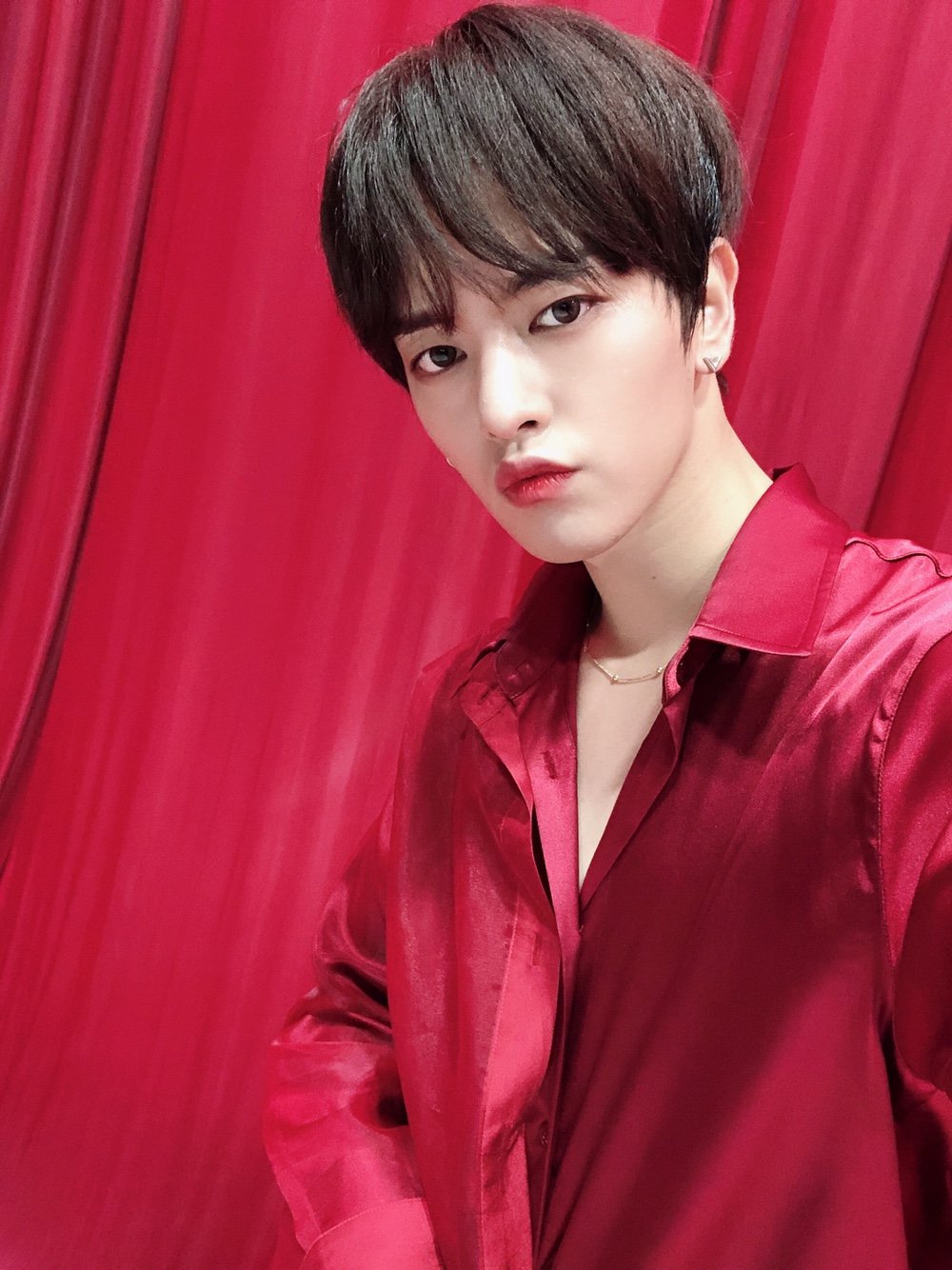 원어스 레이븐 셀카.. | 인스티즈