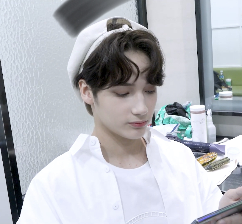 투바투 휴닝카이 메이크업 받기 전 뭐냐고 | 인스티즈