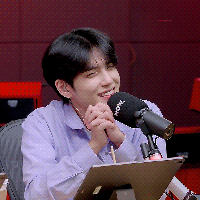 이게 그냥 좋아하는 영화 알려주겠다고 말하는 표정이라는게 너무... | 인스티즈