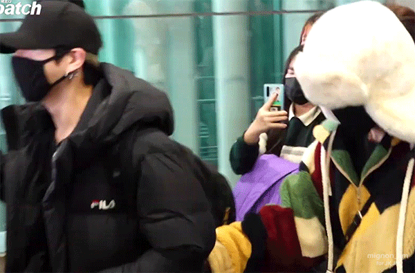 눈이 안보이는 형을 위해 길로 이끌어주는 방탄 정국... | 인스티즈