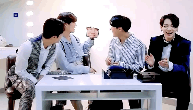 방탄이 갤럭시 신상쓰는법ㅋㅋㅋㅋㅋㅋㅋㅋㅋㅋㅋㅋㅋㅋㅋㅋㅋㅋㅋㅋㅋㅋㅋㅋㅋㅋㅋㅋㅋㅋㅋㅋㅋㅋㅋㅋㅋㅋㅋㅋㅋ | 인스티즈