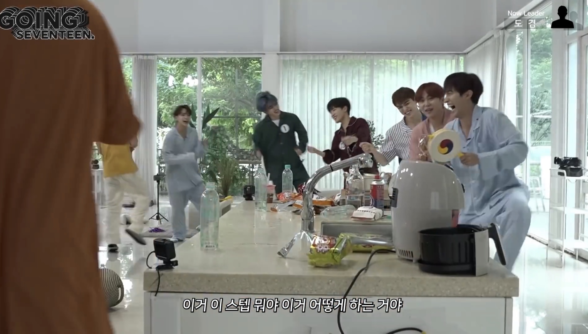 콩트로는 케이돌판 한손안에 든다고 생각함 주어 당연히 세븐틴 | 인스티즈