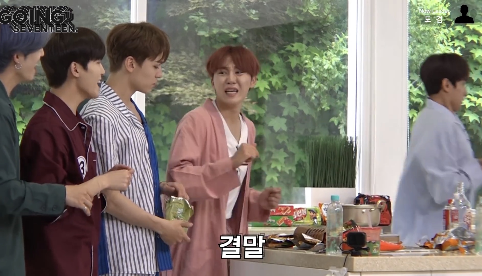 콩트로는 케이돌판 한손안에 든다고 생각함 주어 당연히 세븐틴 | 인스티즈