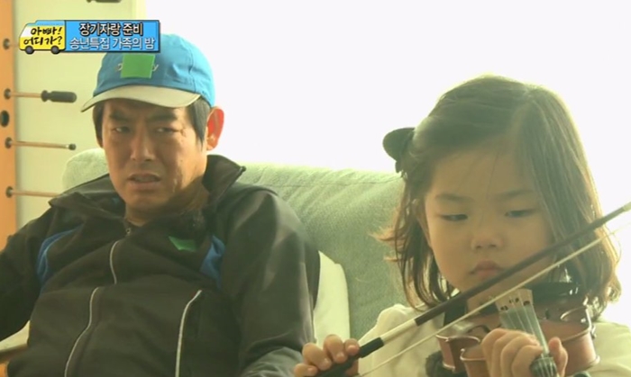 다음주 바퀴달린집 예고편에서 성동일이 정은지 진짜 사랑스럽게 쳐다보는건데 | 인스티즈