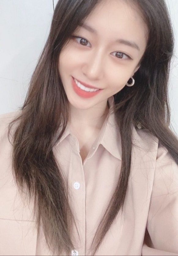 얼굴에 여백이 없다고 ㅇㅈ | 인스티즈