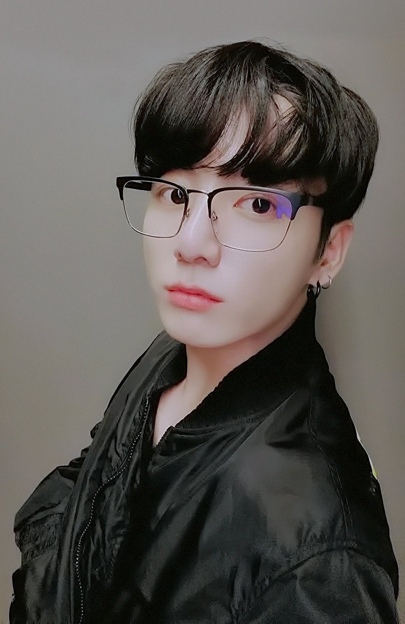 오늘 방탄 정국 덕분에 밝혀진 히어로가 안경쓰면 못 알아보는 이유 | 인스티즈