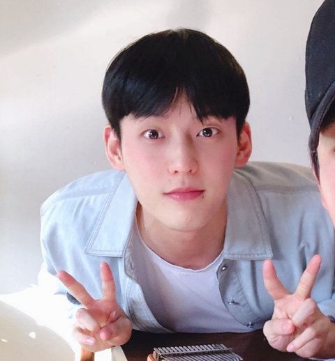 말도 안 되는 최강동안 이민혁.. | 인스티즈