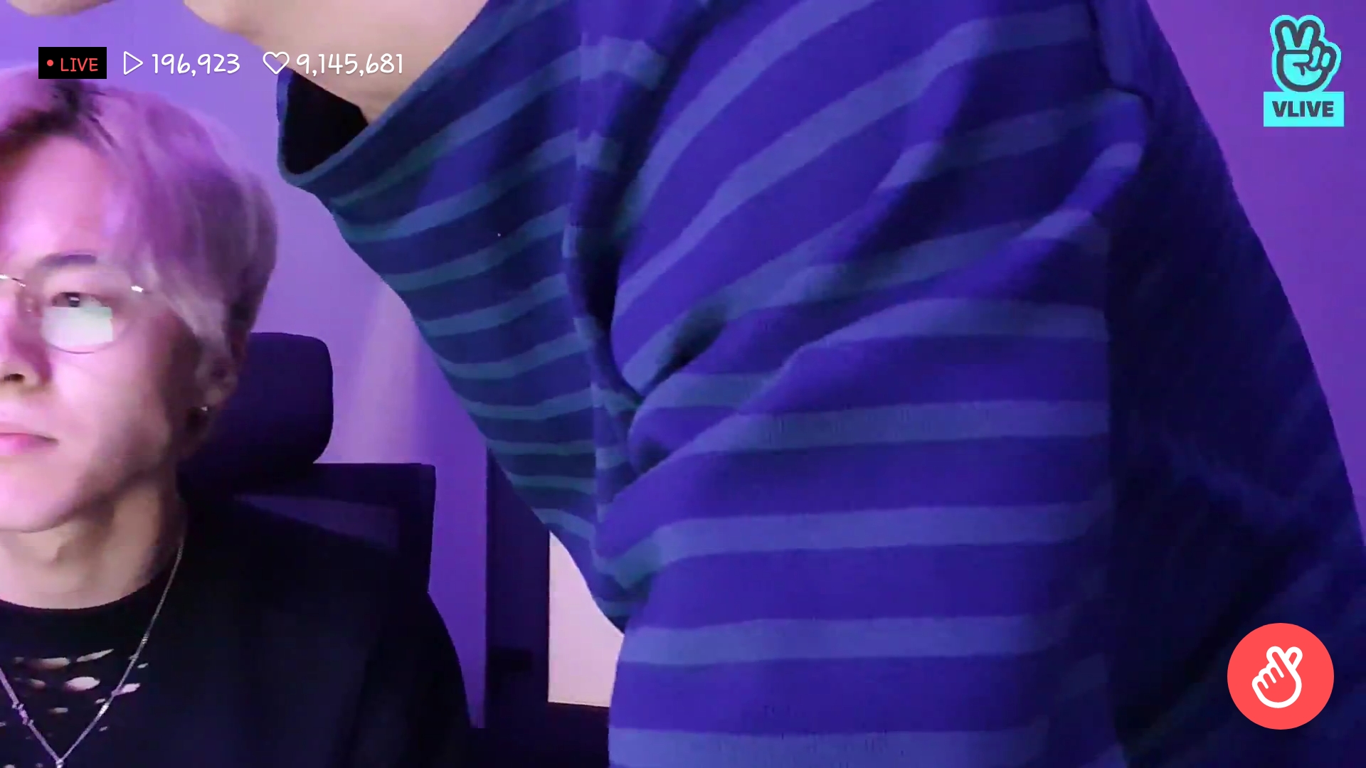 나 이주연 브이앱할 때 목 아래로 보이는 거 왜케 좋지 | 인스티즈