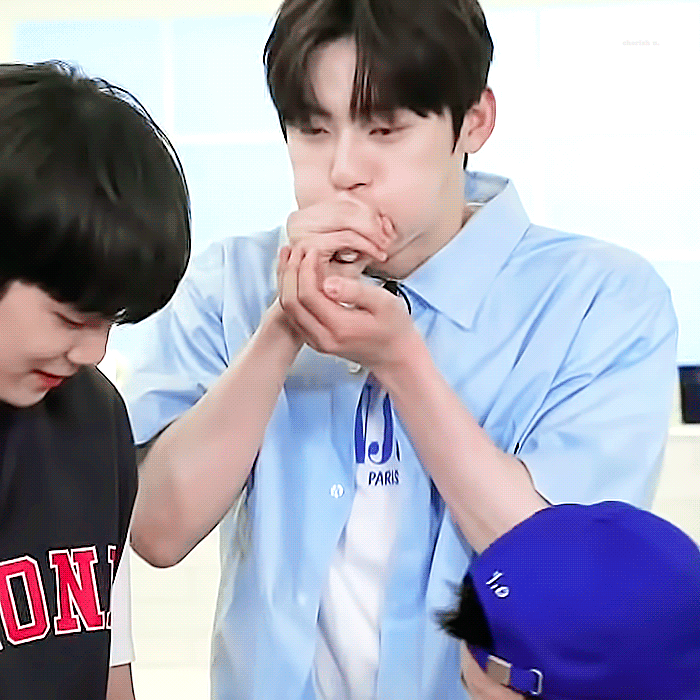 진심 입덕짤이랑 너무다른 황민현 | 인스티즈