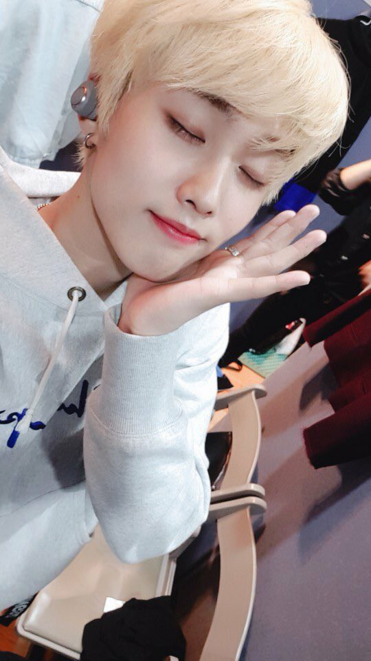 더보이즈 제이콥 뭔가 누르면 알러뷰 하는 곰인형 같은 느낌이야 | 인스티즈