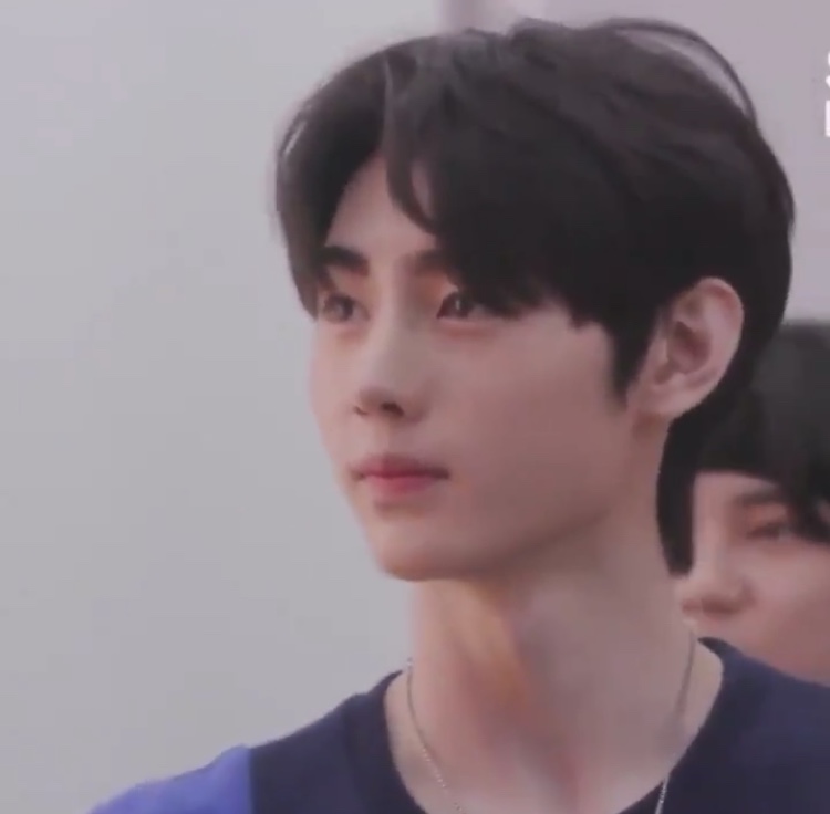 와 무슨 박성훈은 다트 던지는것도 잘생겼냐 | 인스티즈