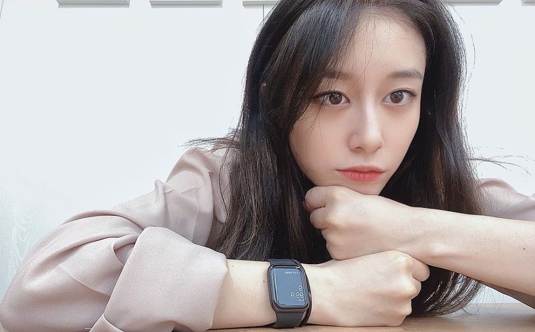 지연 인스타 구경하는데 되게 얼굴 크기가 이목구비 크기 주체 못하는 느낌 | 인스티즈