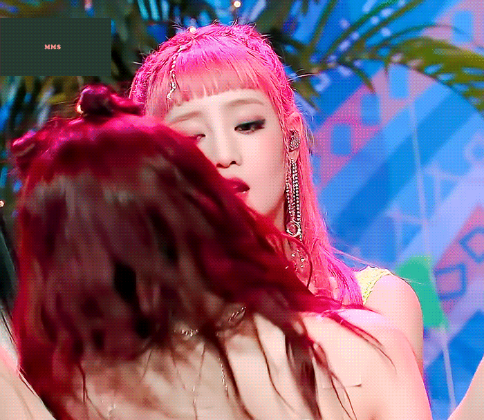 민니 머리 진심 특이해 | 인스티즈