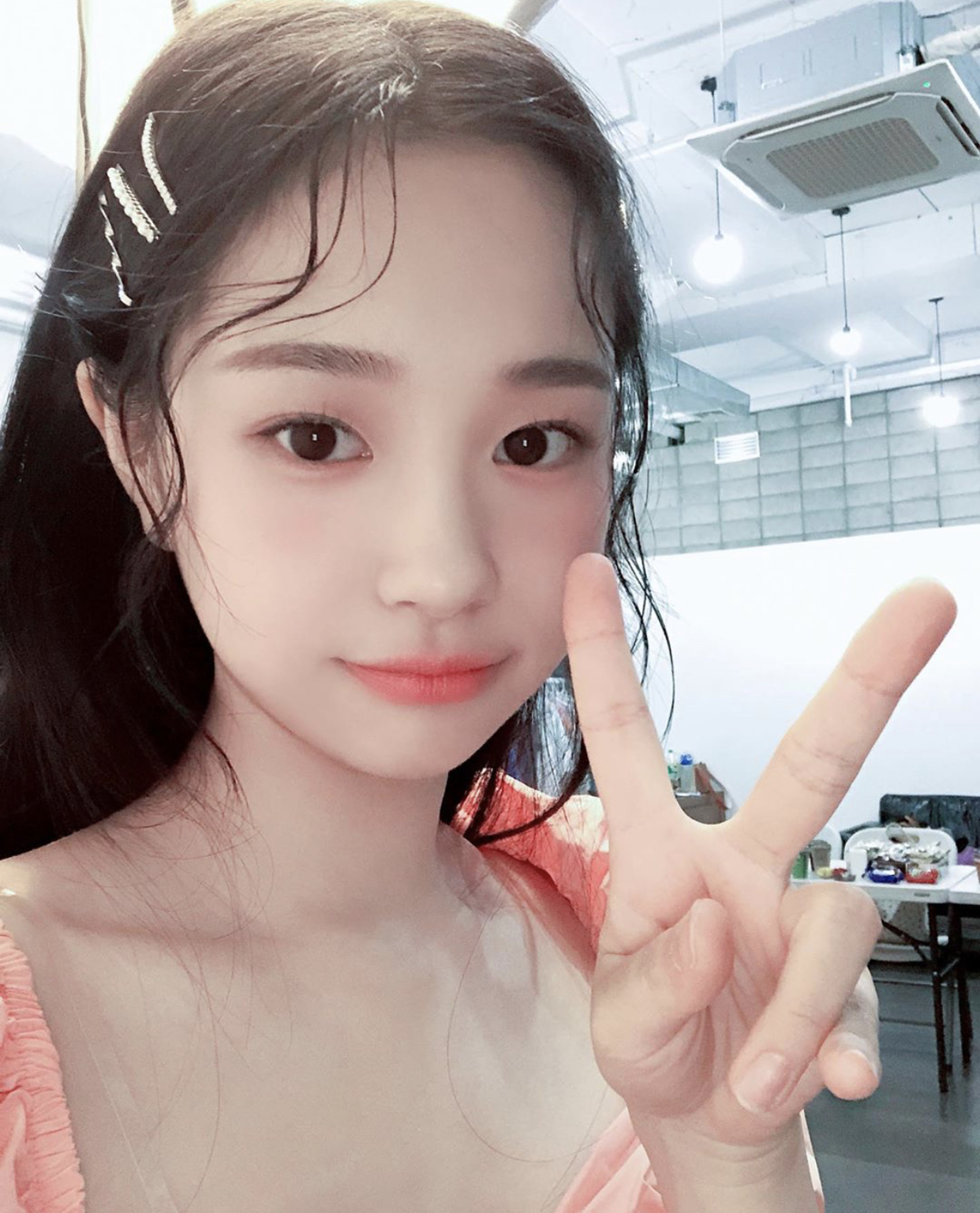 위클리 신인치고 인기 많은편이야?? | 인스티즈