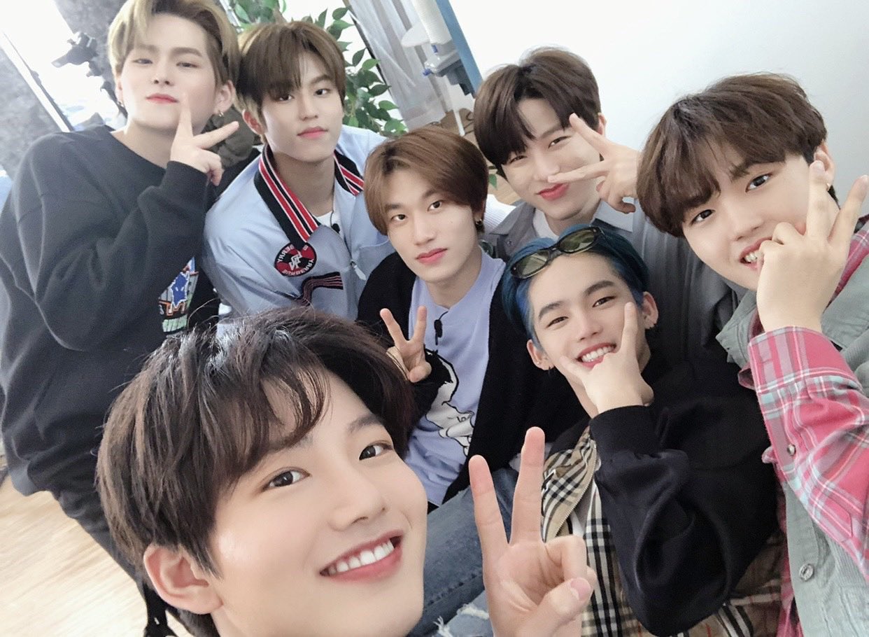 근데 트레저 준규 사진 안 찍고 못 찍는다는 거 치고는 잘 찍는 편 아니야? | 인스티즈