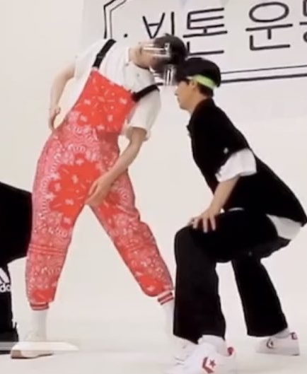 이 두명 왜저러고있는건지 너무 궁금해 | 인스티즈