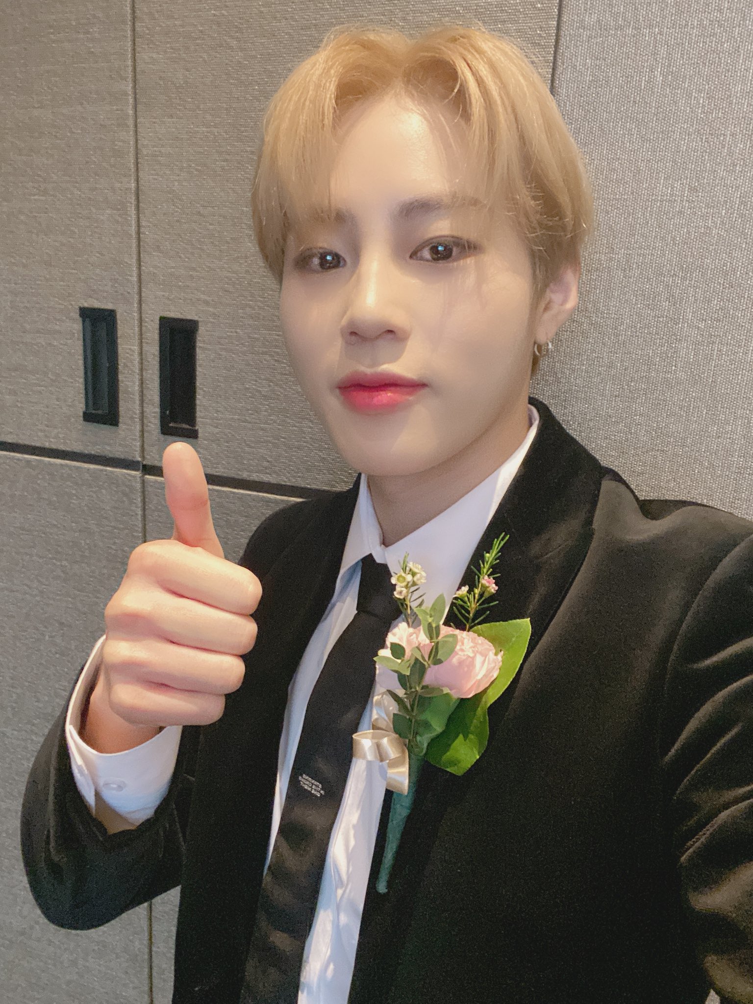 나 하성운이 따봉해주는거 좋아 | 인스티즈