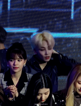 이 글은 세븐틴 정한이 무대 후 초커를 푸는데 개짜릿한 움짤이 담겨있습니다 | 인스티즈