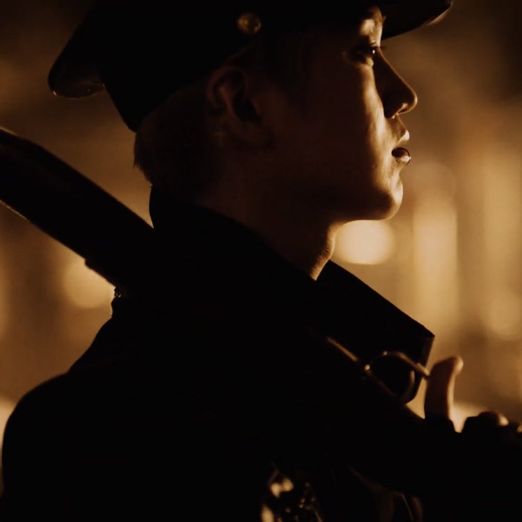 제복 입었는데 날티 나는거 반칙 아니냐고요 | 인스티즈