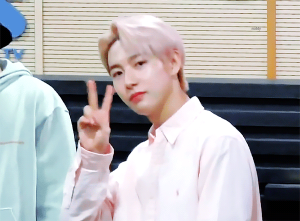 스엠에 들어와서 루키즈가 되고 싶었던 두명은 바로 1년도 안되서 데뷔를 하게됩니다... | 인스티즈