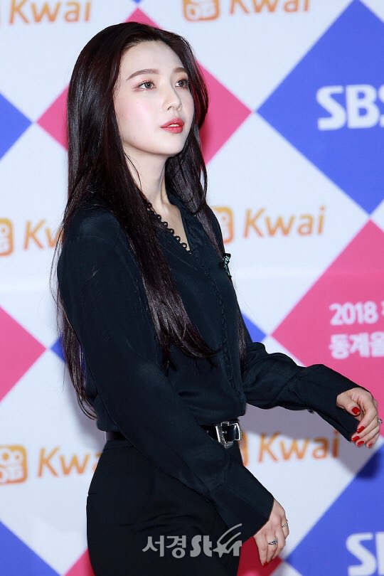 옆모습이 밀가루 인형같은 여돌 | 인스티즈