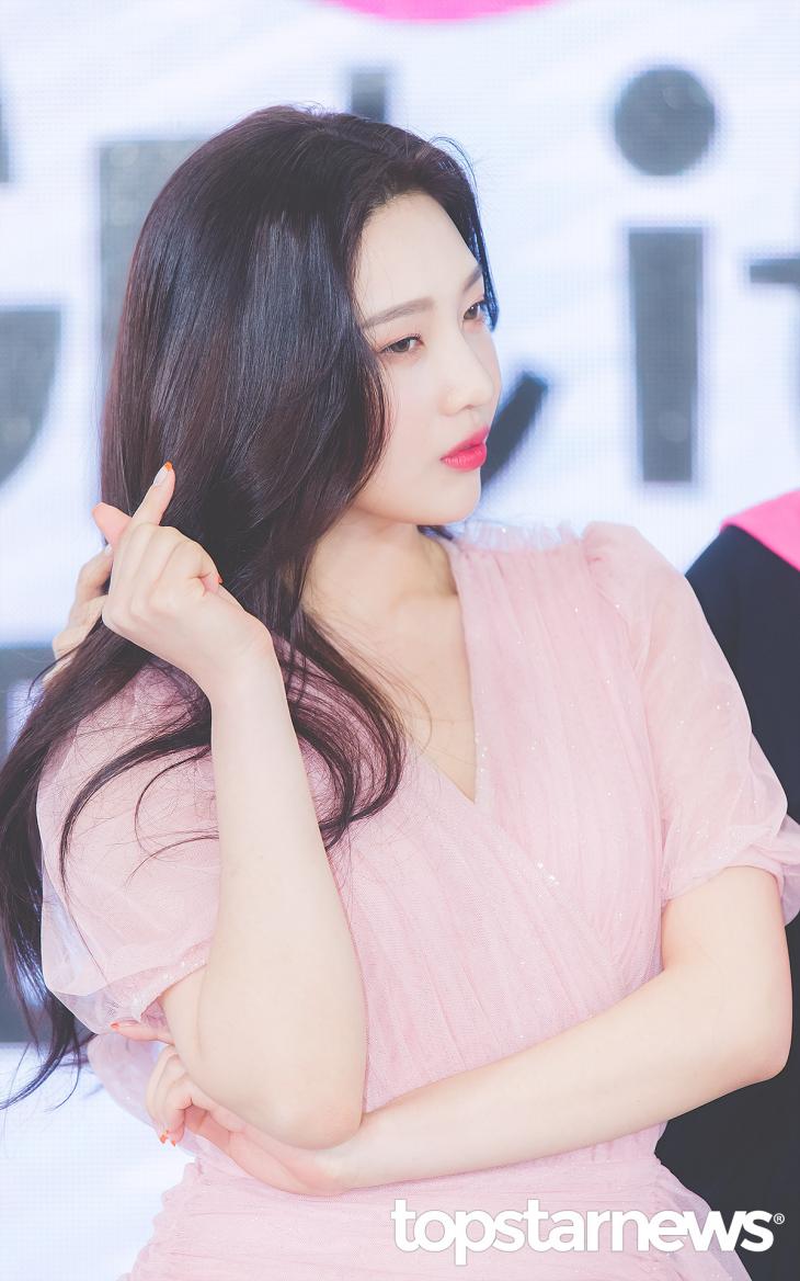 옆모습이 밀가루 인형같은 여돌 | 인스티즈