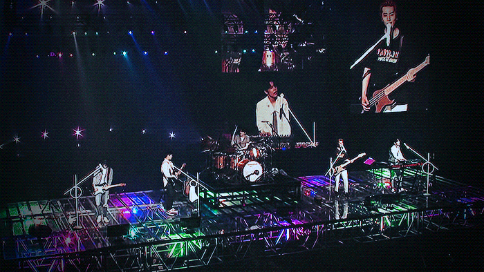 데이식스 콘서트 가고싶어요.... 무대가 이렇게 예쁜데... | 인스티즈