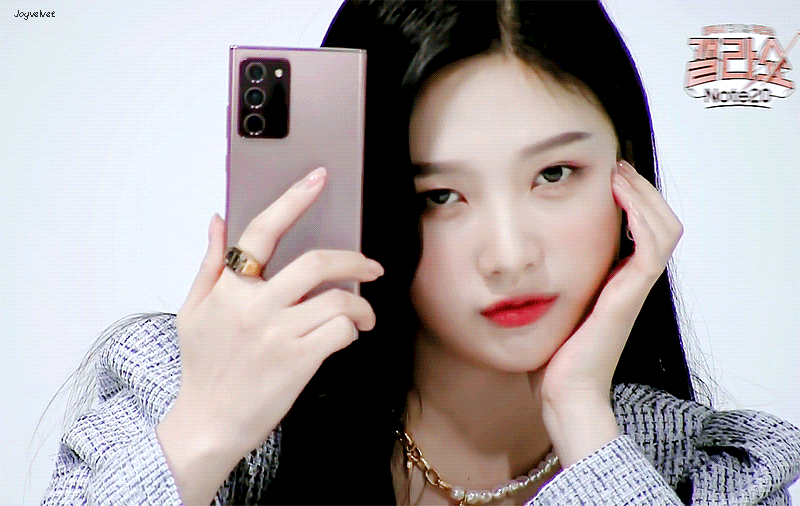 새로운 갤럭시 노트 모델 노리는 여돌 | 인스티즈