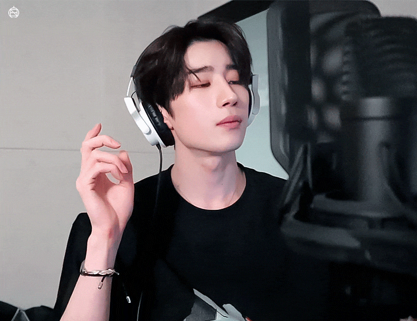 표정이 왜그래? | 인스티즈