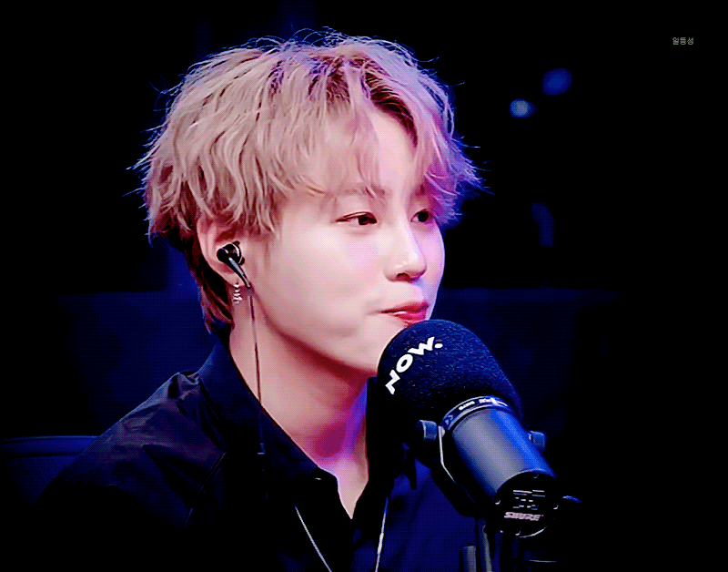 하성운 남이 사진 찍어줄 때 부끄러워가지고 | 인스티즈