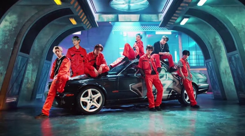 아니 ㅋㅋㅋㅋㅋㅋㅋㅋㅋㅋㅋ 여기에 백현이랑 카이 있다고 해서 봤는데 한참 찾았네 ..... | 인스티즈