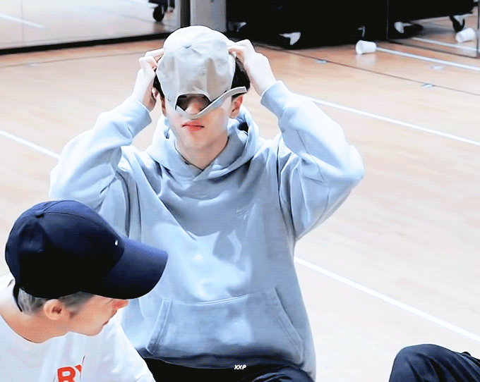 아놔 우리 애기 방석으로 비 막고 있네 | 인스티즈