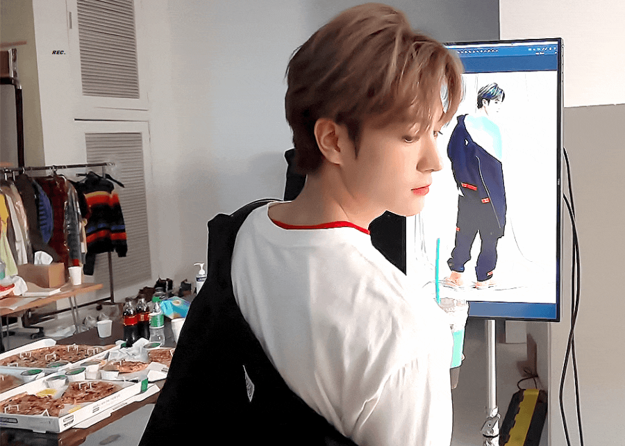 이재현 이거 자기자신 따라하고 헤헤 웃는거 진짜 아기같아ㅠㅠ | 인스티즈