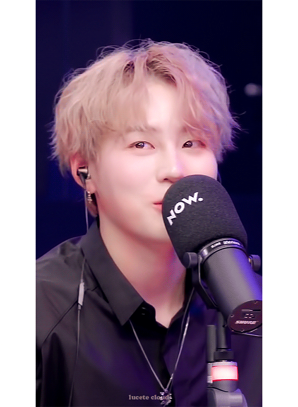 하성운 누가봐도 전화얘기 하는중 | 인스티즈