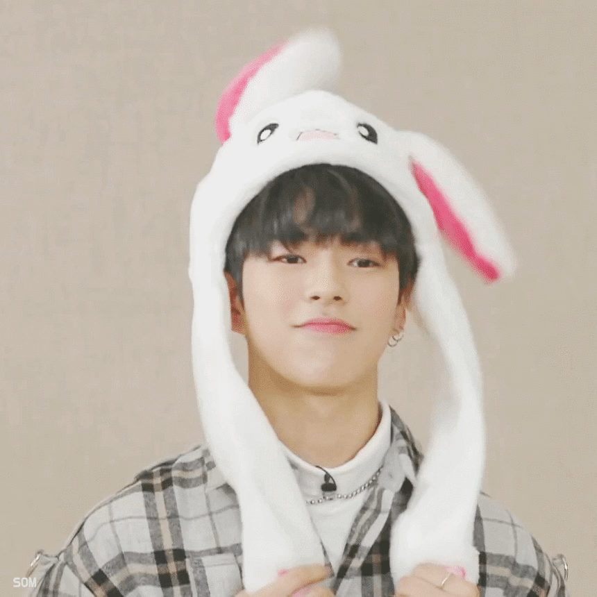 움직이는 토끼모자 유행 지났나 트레저 재혁 이거 또 해쥬라 | 인스티즈